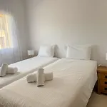 Townhouse In Gardens Gated Complex, 200Mbps Wifi