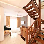 Townhouse In Gardens Gated Complex, 200Mbps Wifi