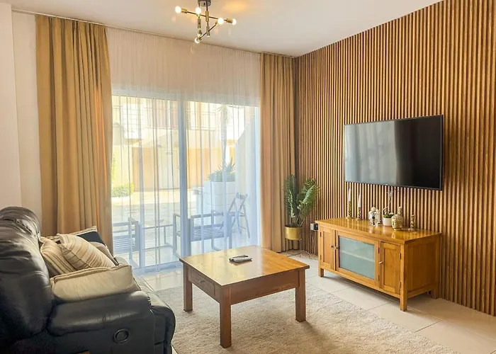 Townhouse In Gardens Gated Complex, 200Mbps Wifi