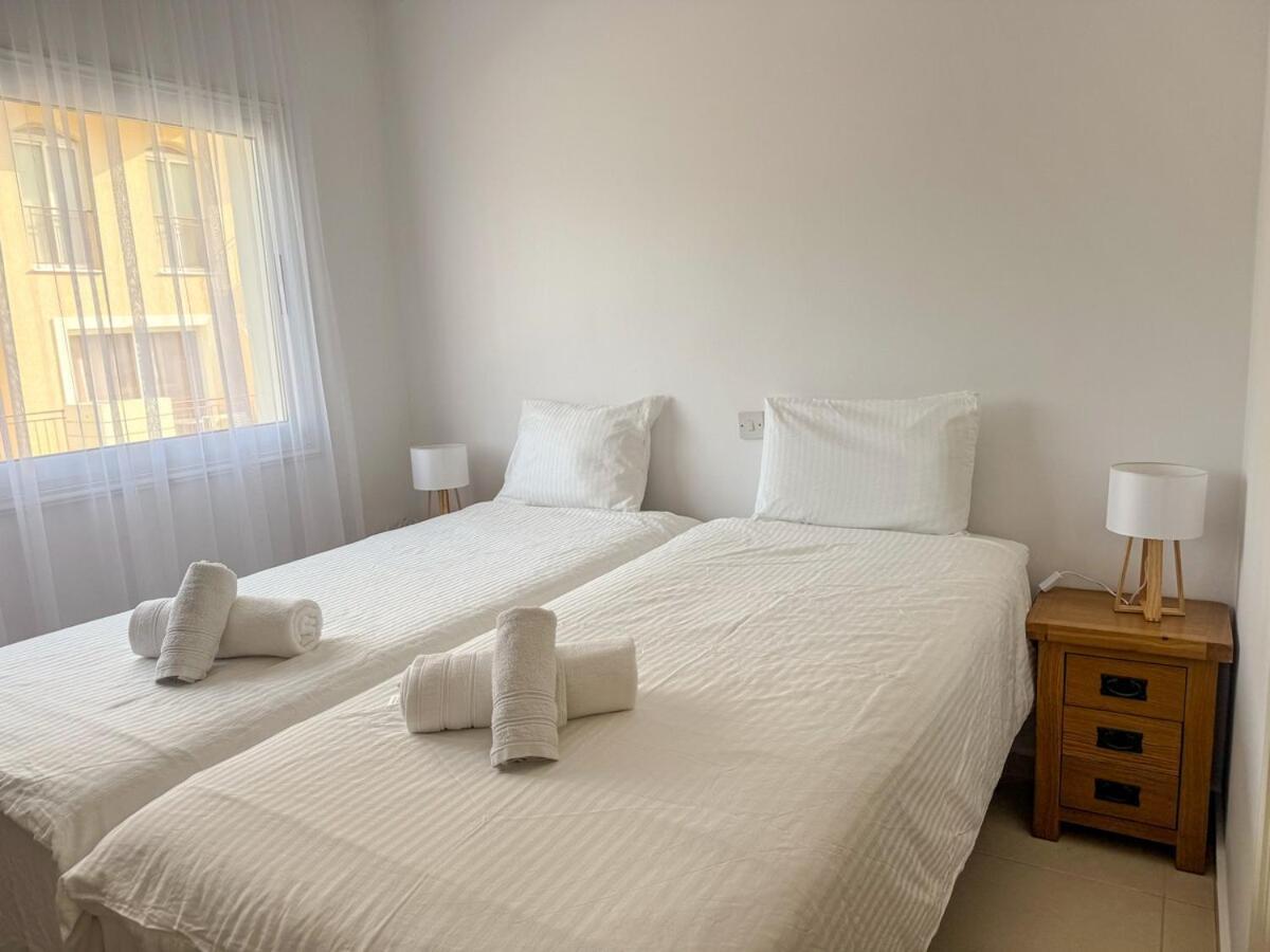 Apartment Townhouse In Gardens Gated Complex, 200mbps Wifi Paphos