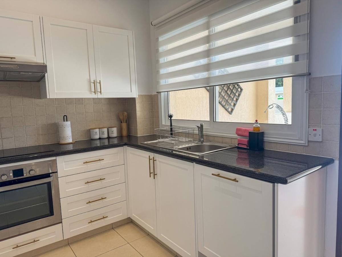 Townhouse In Gardens Gated Complex, 200mbps Wifi *